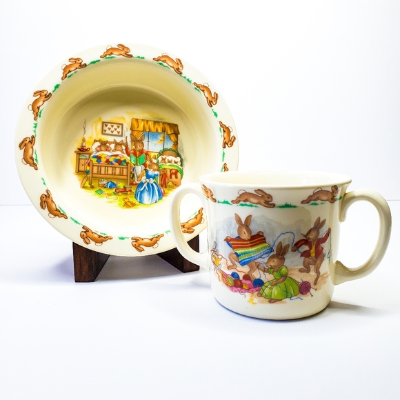 1936 Royal Doulton Bunnykins Beatrix Potter Bedtime Bowl Knitting Hug a Mug Set - Picture 3 of 13